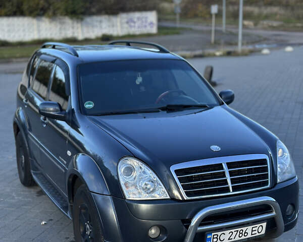 Сірий Cанг Йонг Rexton, об'ємом двигуна 2.7 л та пробігом 208 тис. км за 6800 $, фото 1 на Automoto.ua