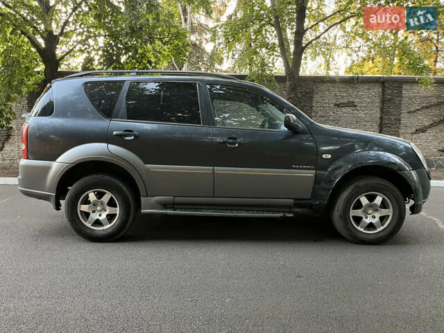 Сірий Cанг Йонг Rexton, об'ємом двигуна 2.7 л та пробігом 212 тис. км за 6200 $, фото 2 на Automoto.ua