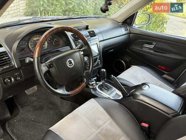 Сірий Cанг Йонг Rexton, об'ємом двигуна 2.7 л та пробігом 200 тис. км за 6500 $, фото 6 на Automoto.ua