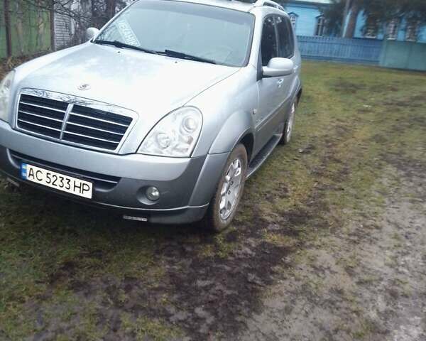 Серый Cанг Йонг Рекстон, объемом двигателя 2.7 л и пробегом 305 тыс. км за 3500 $, фото 1 на Automoto.ua