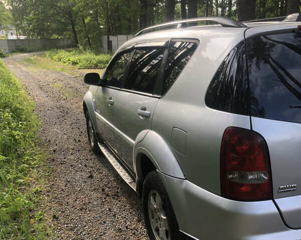 Сірий Cанг Йонг Rexton, об'ємом двигуна 0 л та пробігом 265 тис. км за 7000 $, фото 4 на Automoto.ua