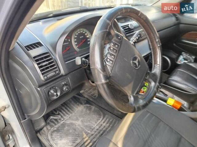 Серый Cанг Йонг Рекстон, объемом двигателя 2.7 л и пробегом 235 тыс. км за 7000 $, фото 4 на Automoto.ua