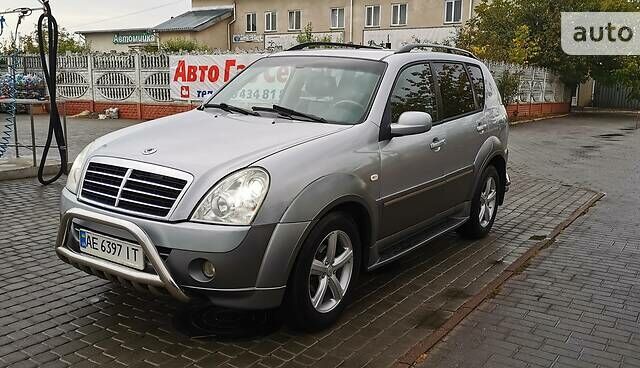 Сірий Cанг Йонг Rexton, об'ємом двигуна 2.7 л та пробігом 230 тис. км за 8999 $, фото 7 на Automoto.ua