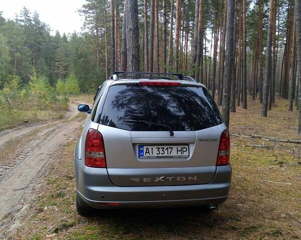 Серый Cанг Йонг Рекстон, объемом двигателя 2.7 л и пробегом 220 тыс. км за 5200 $, фото 2 на Automoto.ua