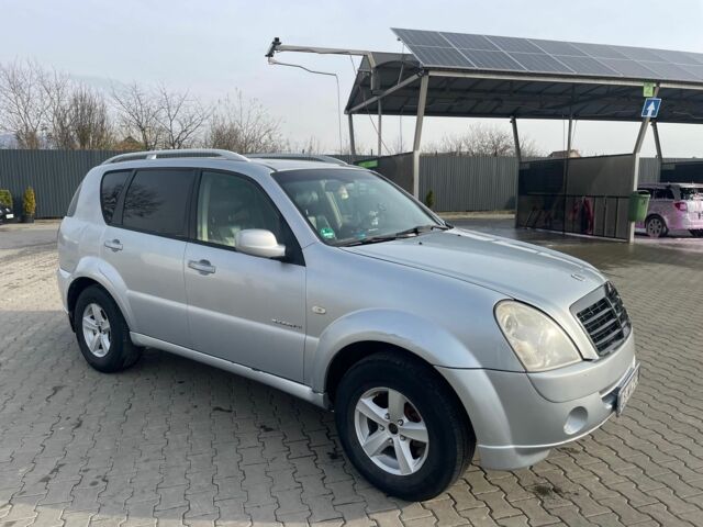 Сірий Cанг Йонг Rexton, об'ємом двигуна 2.7 л та пробігом 301 тис. км за 3200 $, фото 1 на Automoto.ua