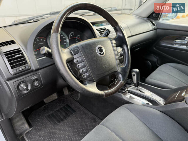 Сірий Cанг Йонг Rexton, об'ємом двигуна 2.7 л та пробігом 200 тис. км за 7900 $, фото 17 на Automoto.ua