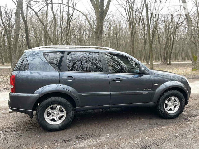 Сірий Cанг Йонг Rexton, об'ємом двигуна 2.7 л та пробігом 200 тис. км за 9500 $, фото 3 на Automoto.ua