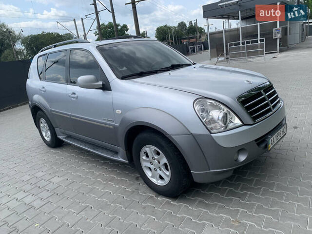 Сірий Cанг Йонг Rexton, об'ємом двигуна 2.7 л та пробігом 360 тис. км за 7500 $, фото 2 на Automoto.ua