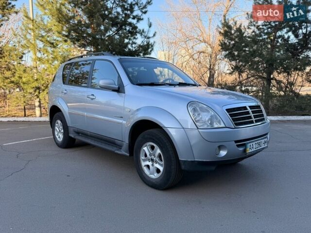 Сірий Cанг Йонг Rexton, об'ємом двигуна 2.7 л та пробігом 200 тис. км за 6700 $, фото 1 на Automoto.ua