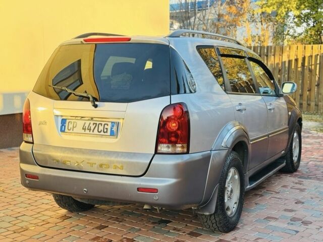 Сірий Cанг Йонг Rexton, об'ємом двигуна 2.7 л та пробігом 290 тис. км за 3950 $, фото 1 на Automoto.ua