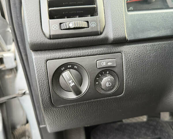 Сірий Cанг Йонг Rexton, об'ємом двигуна 2.7 л та пробігом 200 тис. км за 6950 $, фото 19 на Automoto.ua