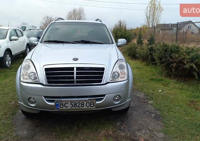 Сірий Cанг Йонг Rexton, об'ємом двигуна 2.7 л та пробігом 280 тис. км за 6000 $, фото 7 на Automoto.ua