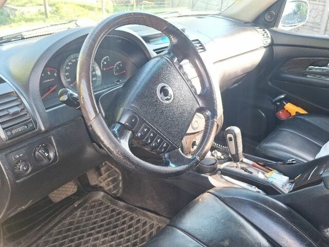 Серый Cанг Йонг Рекстон, объемом двигателя 2.7 л и пробегом 195 тыс. км за 8500 $, фото 4 на Automoto.ua