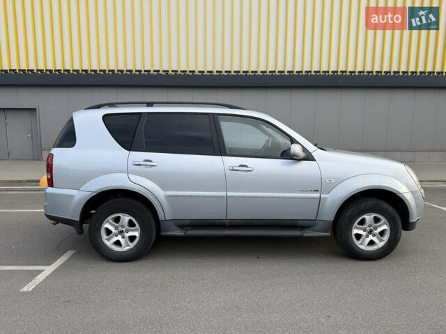 Сірий Cанг Йонг Rexton, об'ємом двигуна 2.7 л та пробігом 200 тис. км за 6950 $, фото 7 на Automoto.ua