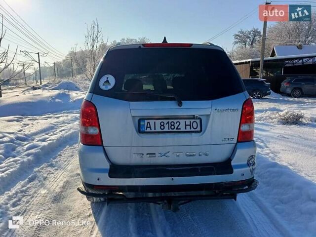 Сірий Cанг Йонг Rexton, об'ємом двигуна 2.7 л та пробігом 138 тис. км за 8700 $, фото 2 на Automoto.ua