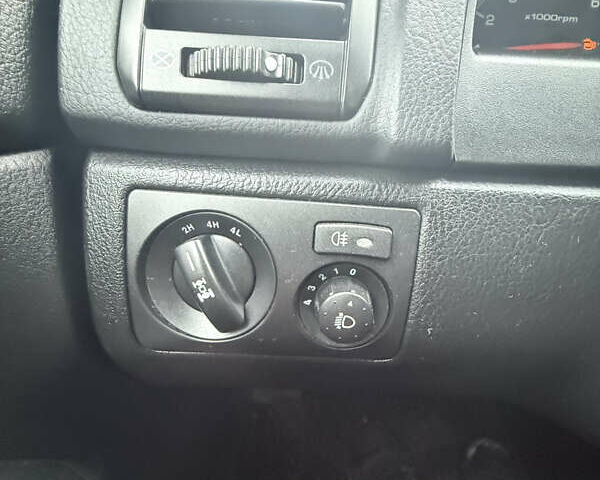 Серый Cанг Йонг Рекстон, объемом двигателя 2.7 л и пробегом 126 тыс. км за 8900 $, фото 18 на Automoto.ua