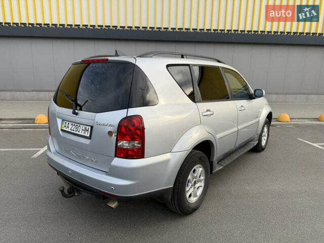 Сірий Cанг Йонг Rexton, об'ємом двигуна 2.7 л та пробігом 200 тис. км за 6950 $, фото 12 на Automoto.ua