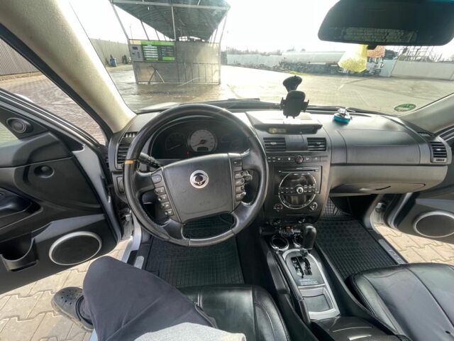 Сірий Cанг Йонг Rexton, об'ємом двигуна 2.7 л та пробігом 301 тис. км за 3200 $, фото 5 на Automoto.ua