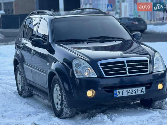Сірий Cанг Йонг Rexton, об'ємом двигуна 2.7 л та пробігом 230 тис. км за 6499 $, фото 2 на Automoto.ua
