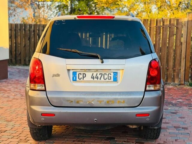 Сірий Cанг Йонг Rexton, об'ємом двигуна 2.7 л та пробігом 290 тис. км за 3950 $, фото 2 на Automoto.ua