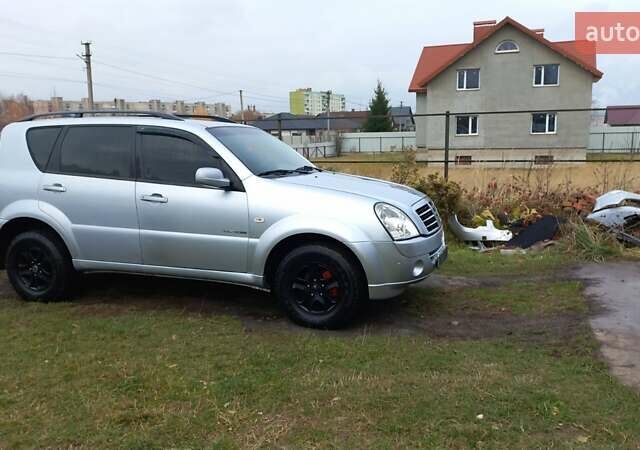 Сірий Cанг Йонг Rexton, об'ємом двигуна 2.7 л та пробігом 280 тис. км за 6000 $, фото 2 на Automoto.ua