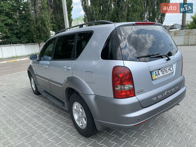 Сірий Cанг Йонг Rexton, об'ємом двигуна 2.7 л та пробігом 360 тис. км за 7500 $, фото 9 на Automoto.ua