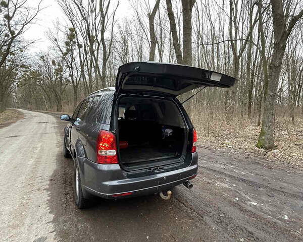 Сірий Cанг Йонг Rexton, об'ємом двигуна 2.7 л та пробігом 200 тис. км за 9500 $, фото 5 на Automoto.ua