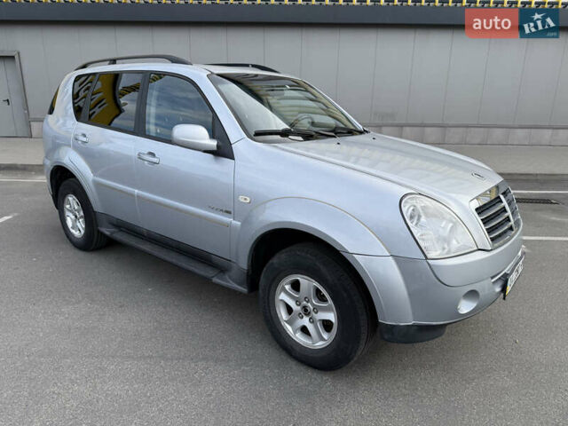 Сірий Cанг Йонг Rexton, об'ємом двигуна 2.7 л та пробігом 200 тис. км за 7900 $, фото 3 на Automoto.ua