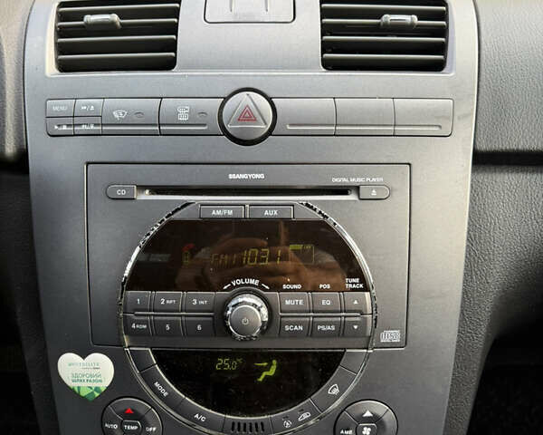 Сірий Cанг Йонг Rexton, об'ємом двигуна 2.7 л та пробігом 200 тис. км за 7900 $, фото 22 на Automoto.ua