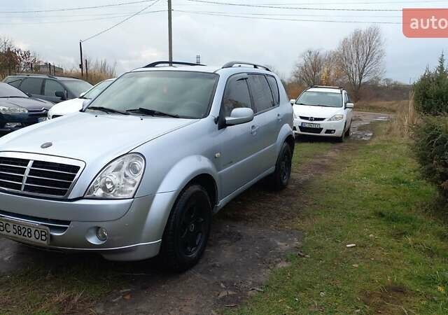 Сірий Cанг Йонг Rexton, об'ємом двигуна 2.7 л та пробігом 280 тис. км за 6000 $, фото 4 на Automoto.ua