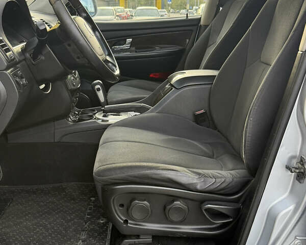 Сірий Cанг Йонг Rexton, об'ємом двигуна 2.7 л та пробігом 200 тис. км за 7900 $, фото 16 на Automoto.ua