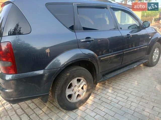 Серый Cанг Йонг Рекстон, объемом двигателя 2.7 л и пробегом 412 тыс. км за 5700 $, фото 1 на Automoto.ua