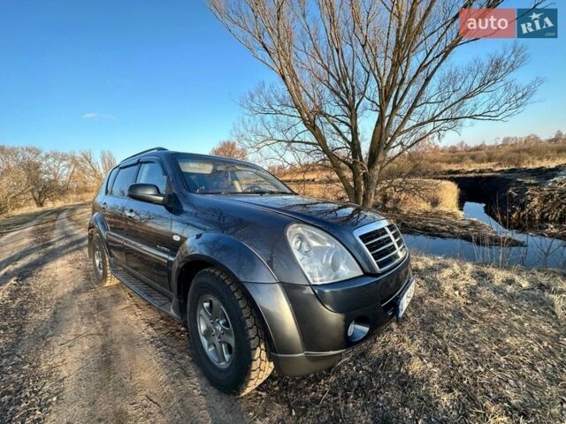 Серый Cанг Йонг Рекстон, объемом двигателя 2.7 л и пробегом 233 тыс. км за 10000 $, фото 17 на Automoto.ua