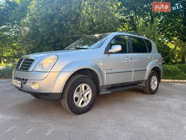 Сірий Cанг Йонг Rexton, об'ємом двигуна 2.7 л та пробігом 200 тис. км за 5600 $, фото 2 на Automoto.ua