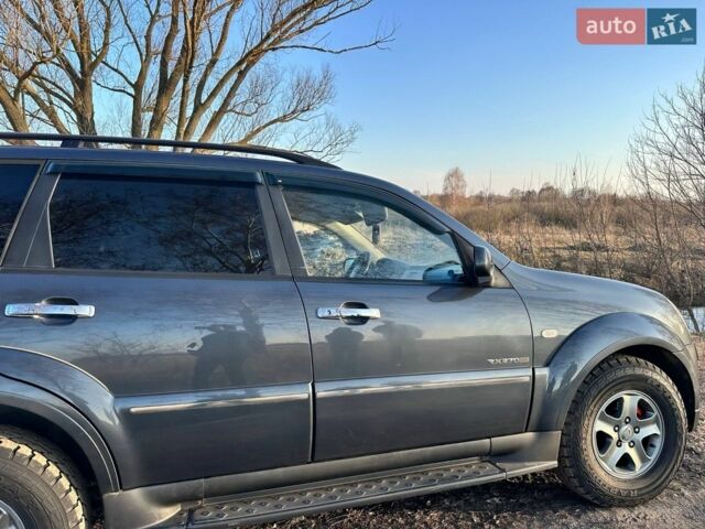 Сірий Cанг Йонг Rexton, об'ємом двигуна 2.7 л та пробігом 233 тис. км за 10000 $, фото 18 на Automoto.ua