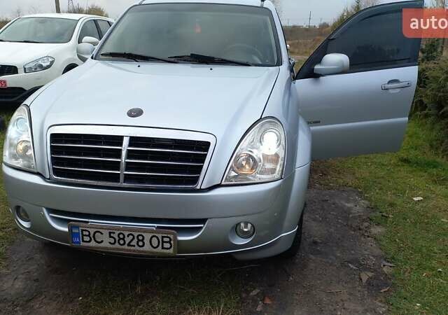 Сірий Cанг Йонг Rexton, об'ємом двигуна 2.7 л та пробігом 280 тис. км за 6000 $, фото 1 на Automoto.ua