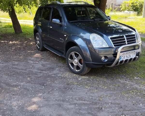 Сірий Cанг Йонг Rexton, об'ємом двигуна 2.7 л та пробігом 188 тис. км за 10800 $, фото 1 на Automoto.ua