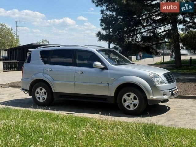 Сірий Cанг Йонг Rexton, об'ємом двигуна 2.7 л та пробігом 166 тис. км за 8100 $, фото 4 на Automoto.ua