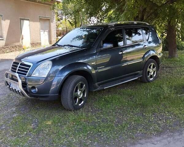 Сірий Cанг Йонг Rexton, об'ємом двигуна 2.7 л та пробігом 188 тис. км за 10800 $, фото 2 на Automoto.ua