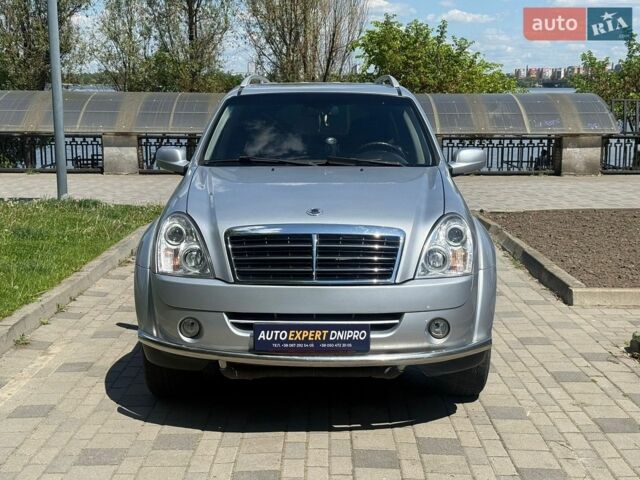 Сірий Cанг Йонг Rexton, об'ємом двигуна 2.7 л та пробігом 166 тис. км за 8100 $, фото 2 на Automoto.ua