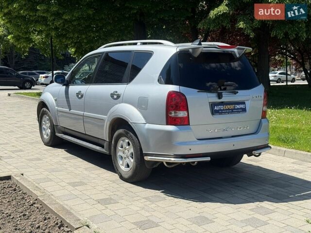Сірий Cанг Йонг Rexton, об'ємом двигуна 2.7 л та пробігом 166 тис. км за 8100 $, фото 13 на Automoto.ua