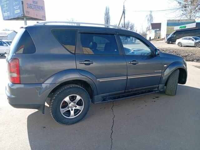 Сірий Cанг Йонг Rexton, об'ємом двигуна 2.7 л та пробігом 400 тис. км за 6700 $, фото 2 на Automoto.ua