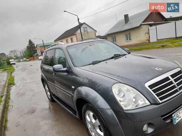 Сірий Cанг Йонг Rexton, об'ємом двигуна 2.7 л та пробігом 200 тис. км за 9800 $, фото 2 на Automoto.ua