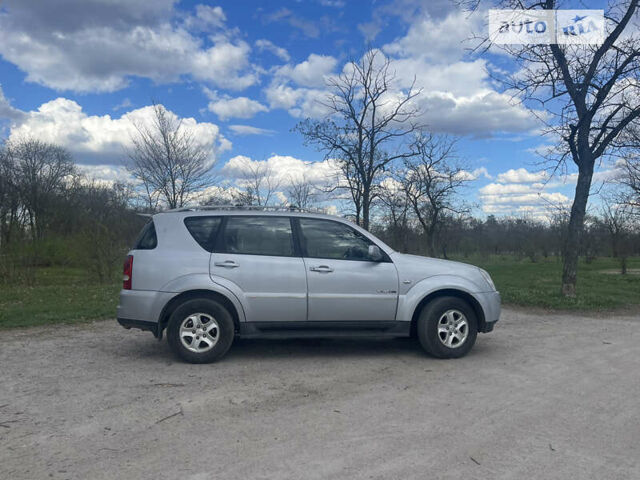 Сірий Cанг Йонг Rexton, об'ємом двигуна 2.7 л та пробігом 207 тис. км за 9500 $, фото 4 на Automoto.ua