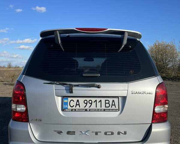 Сірий Cанг Йонг Rexton, об'ємом двигуна 2.7 л та пробігом 202 тис. км за 9900 $, фото 3 на Automoto.ua