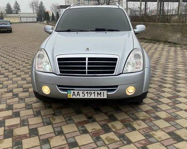Сірий Cанг Йонг Rexton, об'ємом двигуна 2.7 л та пробігом 232 тис. км за 8300 $, фото 16 на Automoto.ua