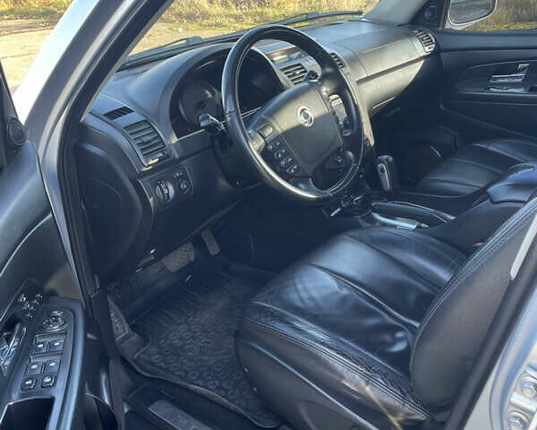Сірий Cанг Йонг Rexton, об'ємом двигуна 2.7 л та пробігом 202 тис. км за 9900 $, фото 4 на Automoto.ua