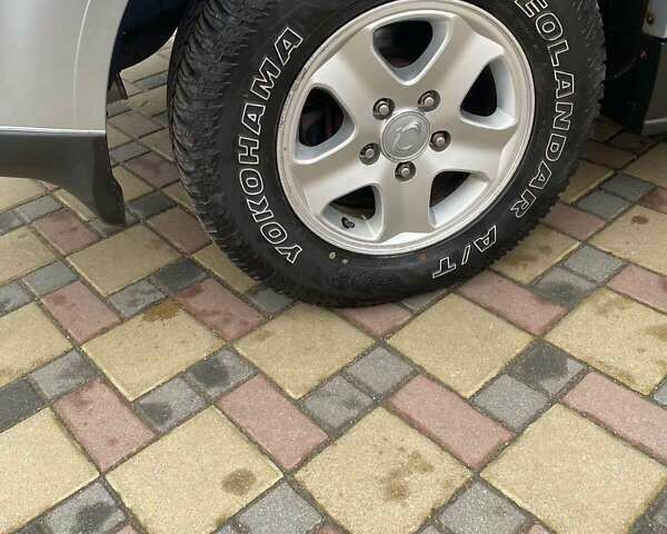 Сірий Cанг Йонг Rexton, об'ємом двигуна 2.7 л та пробігом 232 тис. км за 8300 $, фото 1 на Automoto.ua
