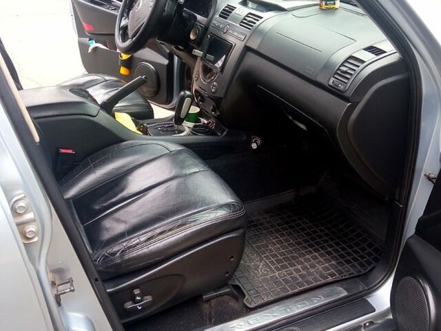 Сірий Cанг Йонг Rexton, об'ємом двигуна 2.7 л та пробігом 168 тис. км за 9350 $, фото 9 на Automoto.ua