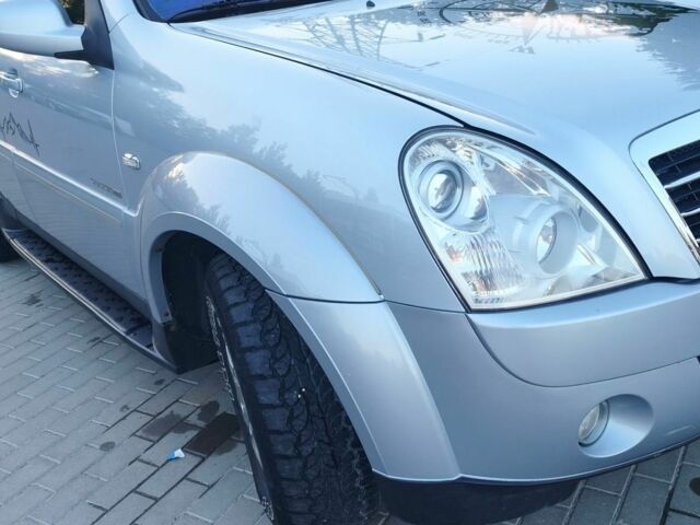 Сірий Cанг Йонг Rexton, об'ємом двигуна 2.7 л та пробігом 170 тис. км за 7900 $, фото 10 на Automoto.ua